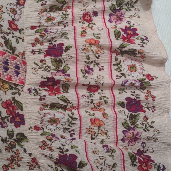 Boho Patrons of Peace Floral Top - Picture 3 of 6